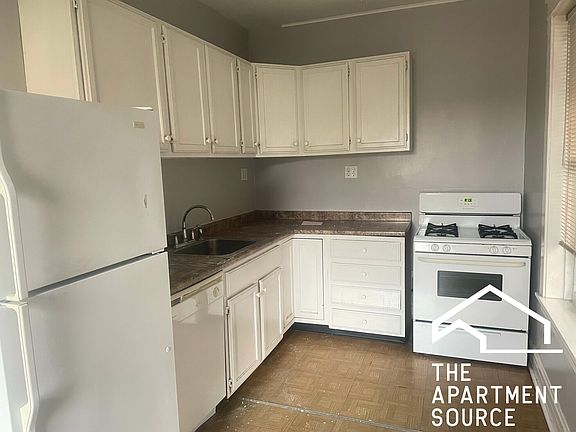4th image of 1909 W Argyle St APT 3