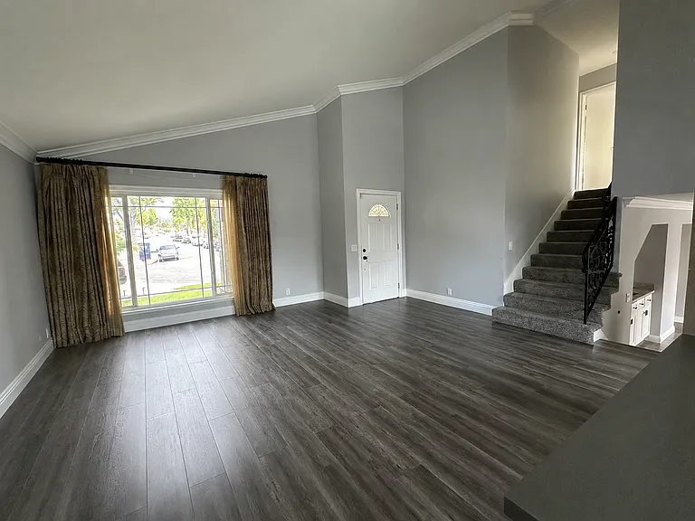 MAIN LIVING ROOM