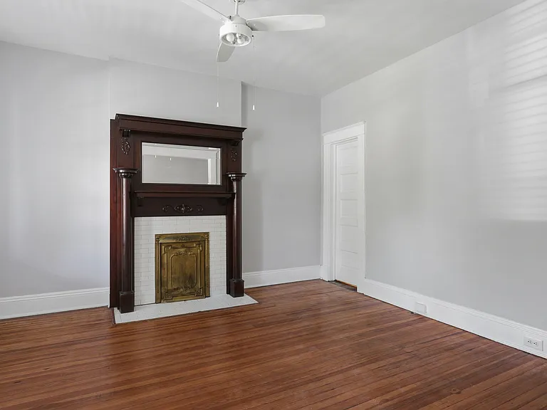 10 S Sheppard St — Photo 7