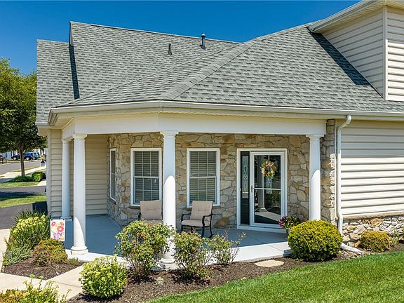 2nd image of 4406 Colonial Ln