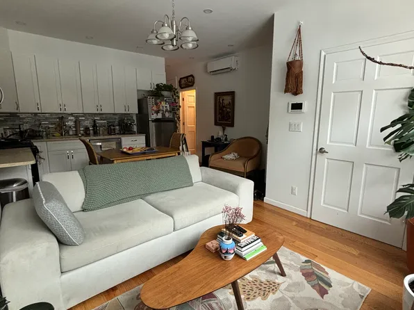 746 Humboldt Street image 1 of 28