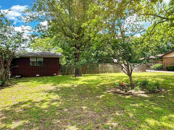 105 Liles Dr, Searcy, AR 72143