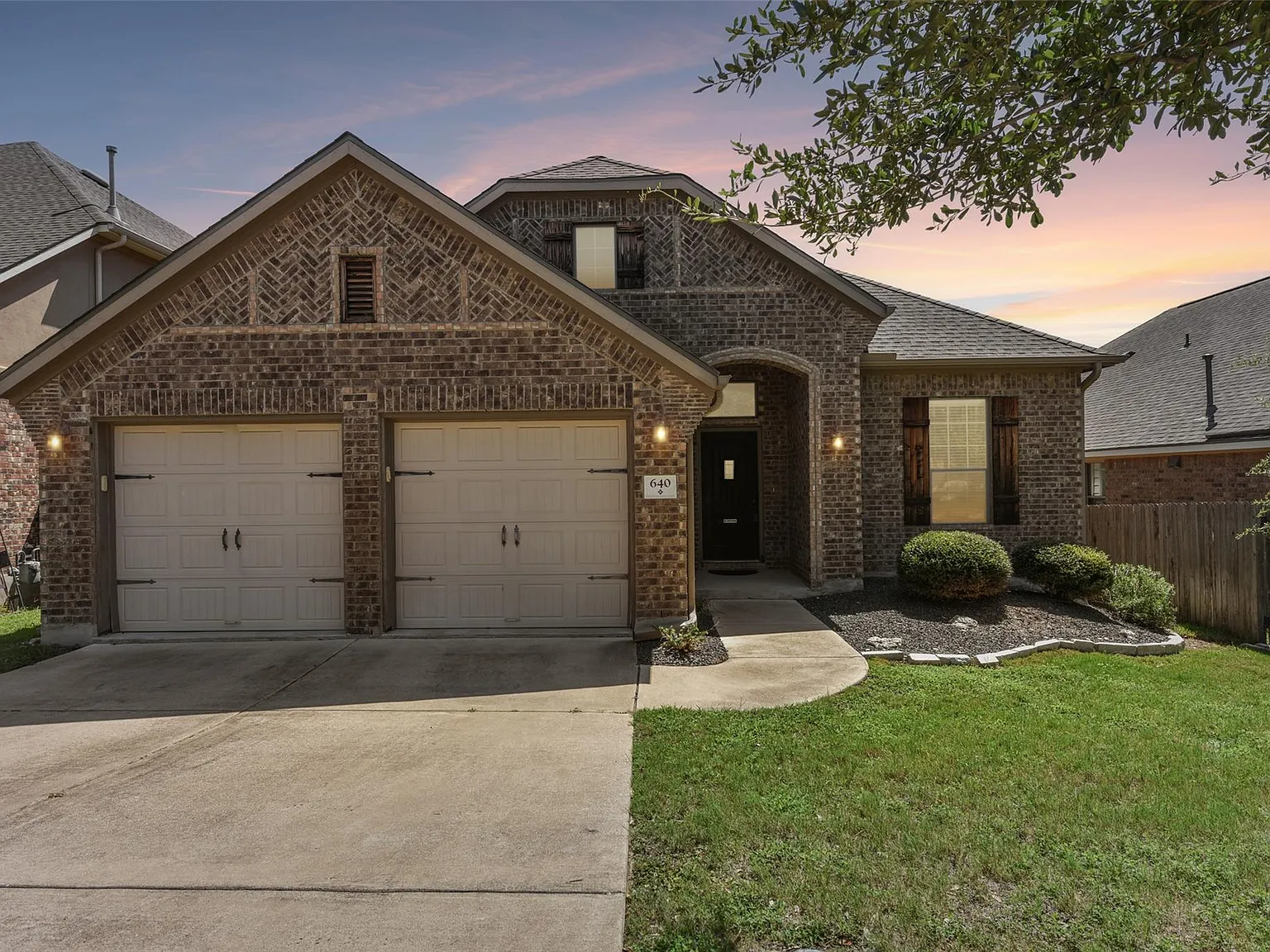 3 bed, 2.0 bath, 2487 sqft, $2,200 — Photo 1