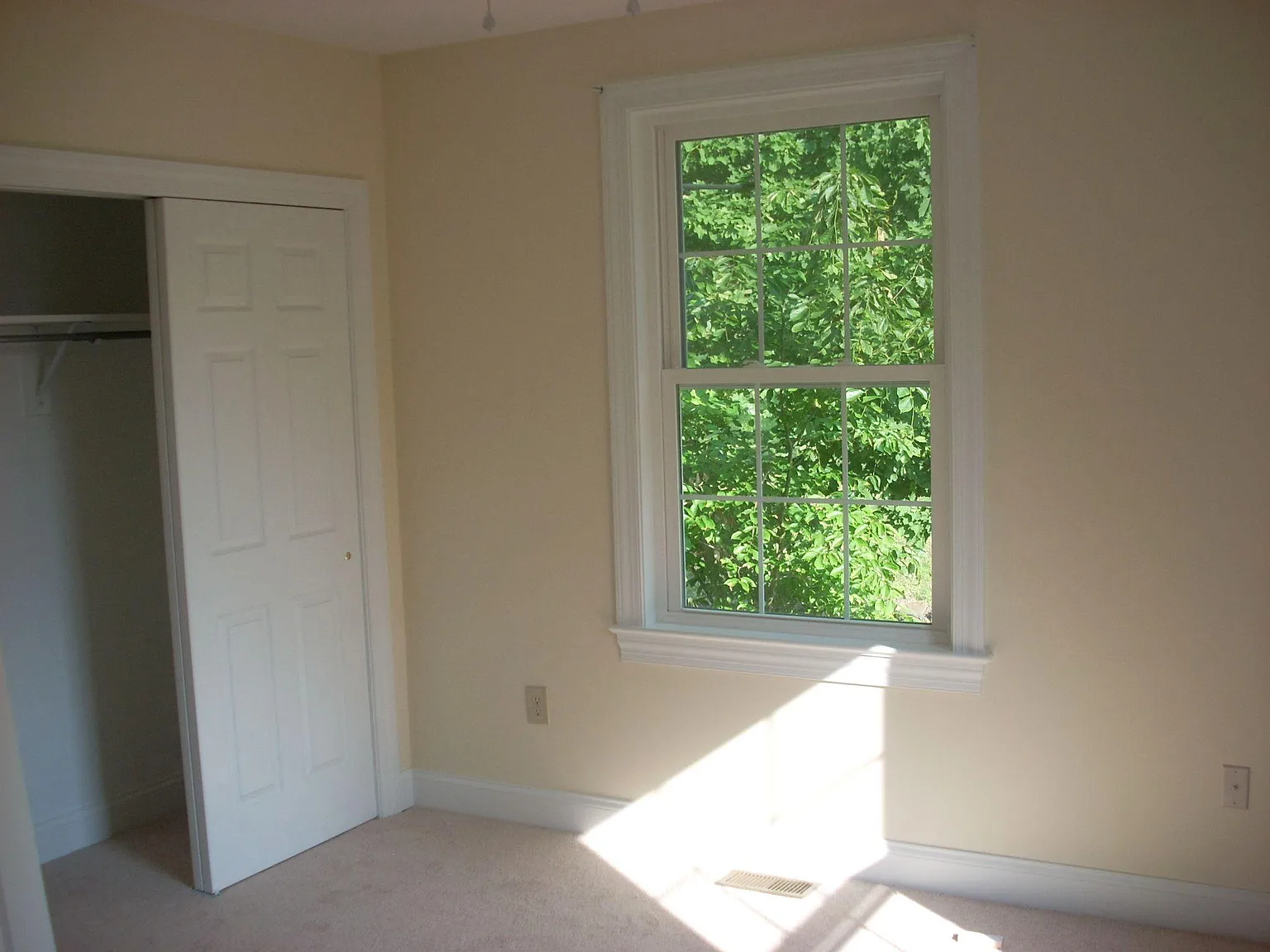121 Station Rd — Photo 2