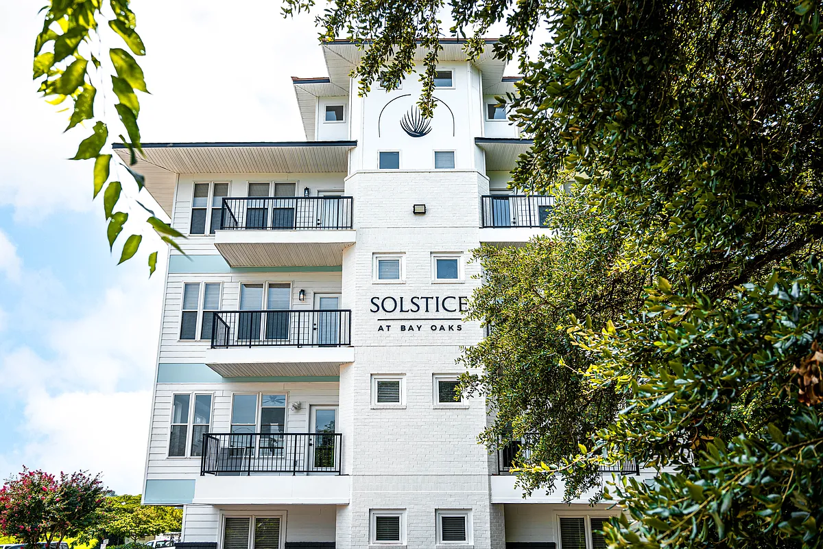 Building Photo - Solstice At Bay Oaks