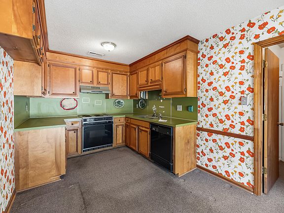 5th image of 219 Foxborough Rd