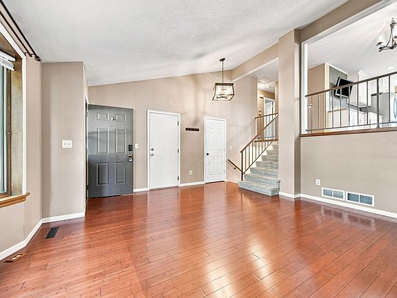 4th image of 2375 Helena Rd N
