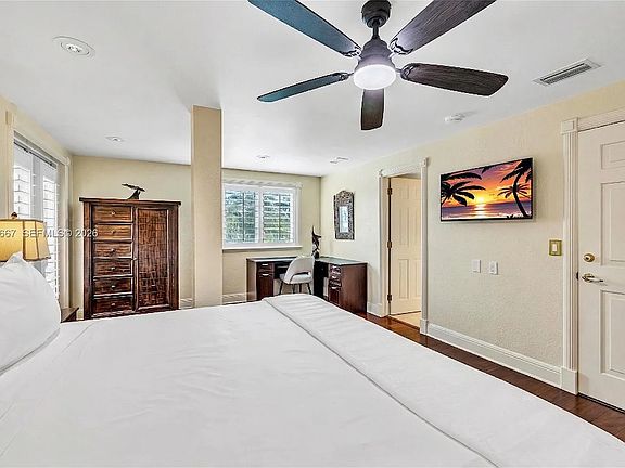 4th image of 625 SE Poinciana Dr