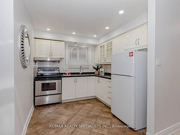 3rd image of 39 Seaborn Rd