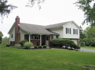 8 Hickory Dr, Campbell Hall, NY 10916