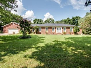 393 Philadelphia Rd, Lebanon, TN 37087