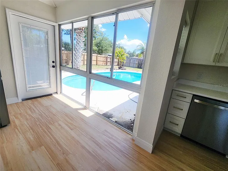 2494 Del Rio Way — Photo 4