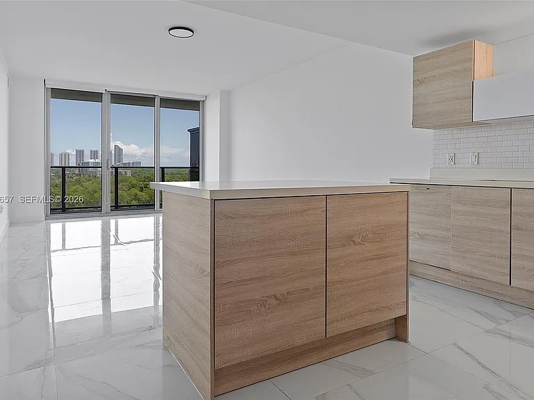 16385 Biscayne Blvd #717 — Photo 15