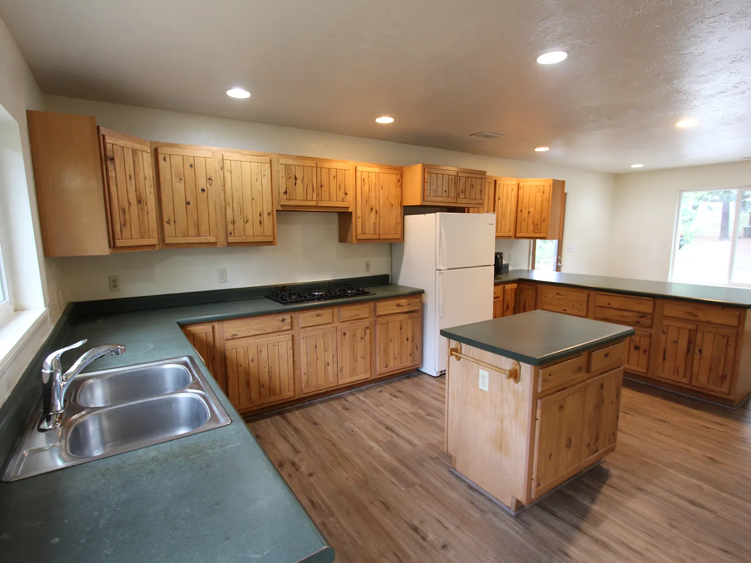3 bed, 1463 sqft, $2,650 — Photo 4
