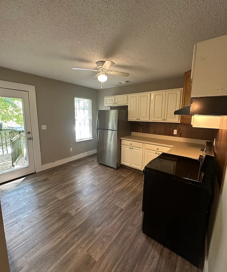 2 bed, 1200 sqft, $1,550 — Photo 3