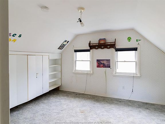 5th image of 267 Fort St