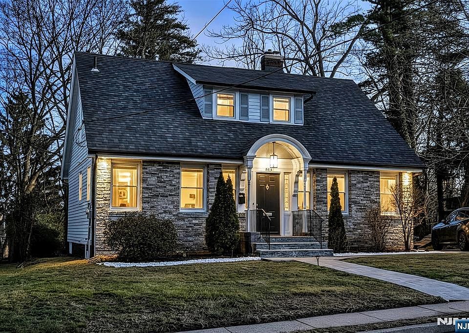 1st image of 555 Lincoln Ave
