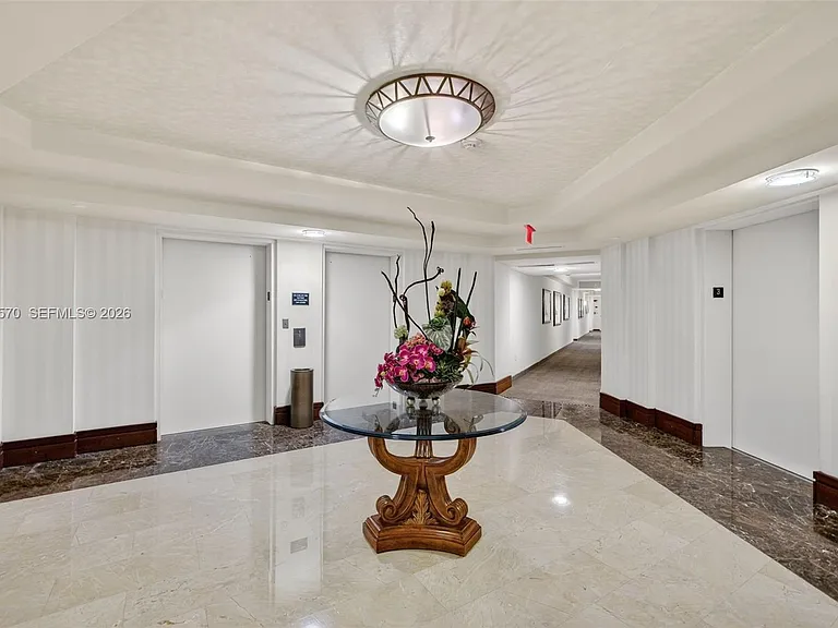 19501 W Country Club Dr #313 — Photo 35