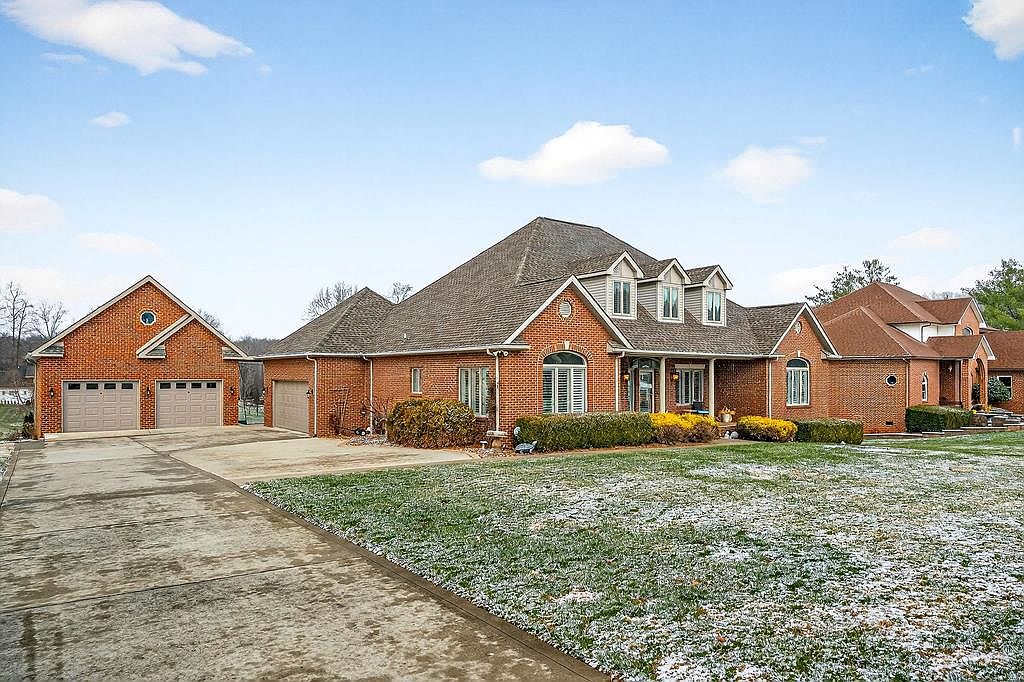 936 N Plantation Dr