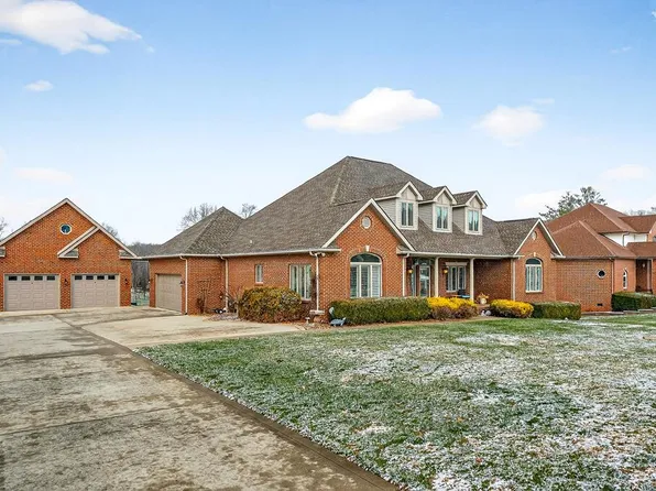 936 N Plantation Dr, Cookeville, TN 38506