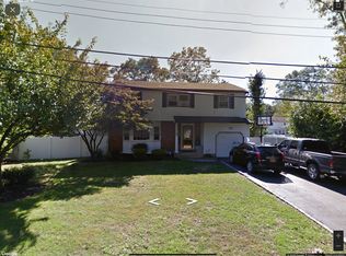 136 Cerny Pl, West Islip, NY 11795