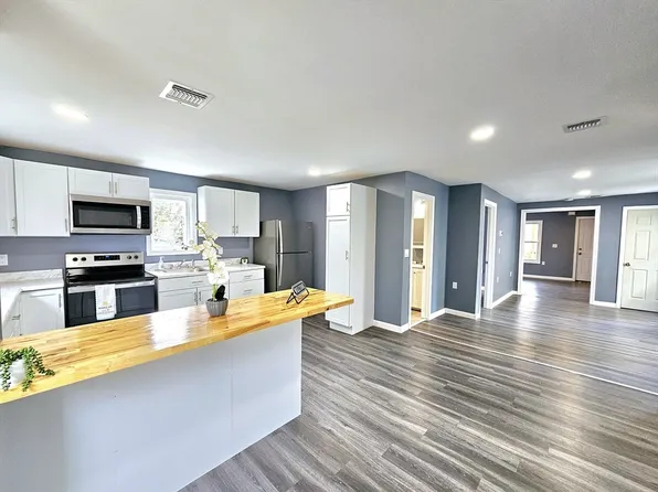 9 Wellington St, Webster, MA 01570
