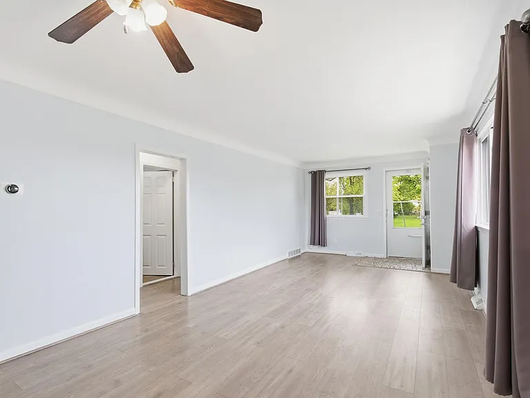 27033 Brush St — Photo 6