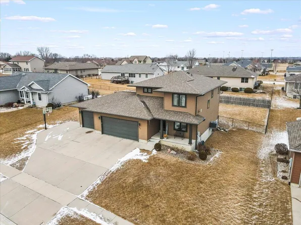 103 Pheasant Ln, Hudson, IA 50643