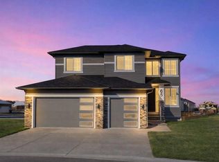 65 SE Lakes Estates Cir, Strathmore, AB T1P0B6