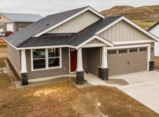 32 Sawtooth Ln, Ranchester, WY 82839