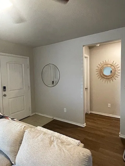 3 bed, 2.0 bath, 1256 sqft, $2,150 — Photo 3