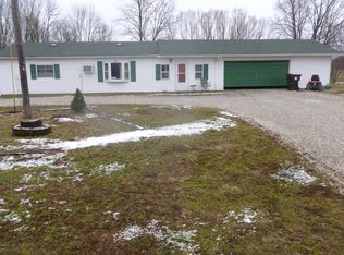 25881 E Middle Lake Rd, Canton, IL 61520