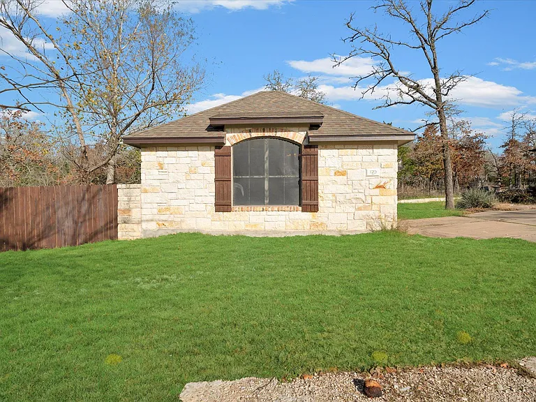 170 Stephen F Austin Blvd — Photo 4