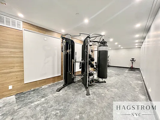 Rented by Hagstrom Management Inc | media 33