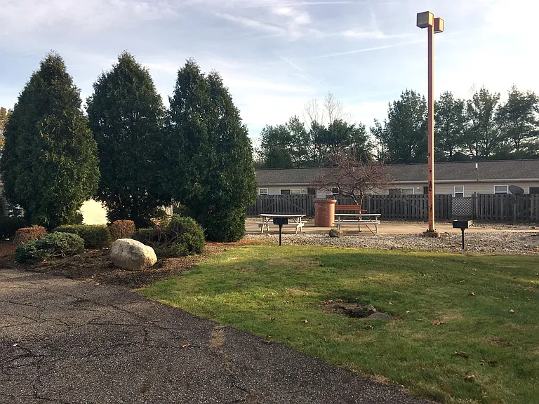 1274 Brittain Rd — Photo 3