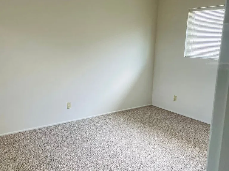 469 Kern Ave — Photo 8