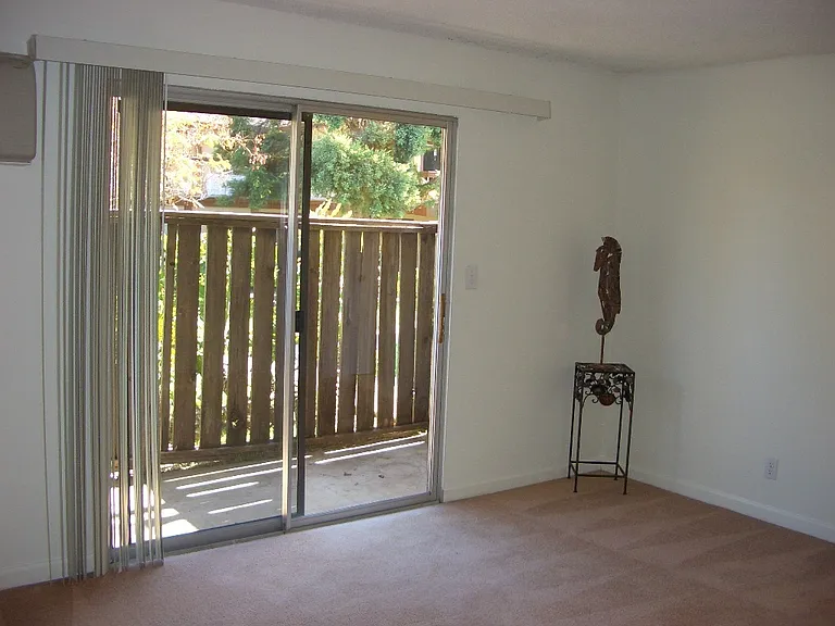 Mira Loma Apartments — Photo 14
