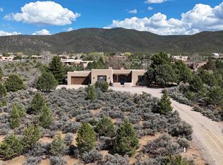 1421 Phillips Rd, Taos, NM 87571