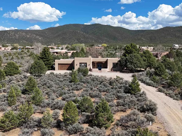 1421 Phillips Rd, Taos, NM 87571