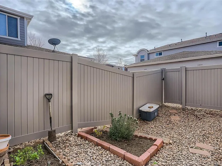 6387 S Xanadu Way — Photo 18