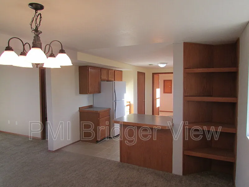 3 bed, 2.0 bath, 1458 sqft, $2,400 — Photo 4