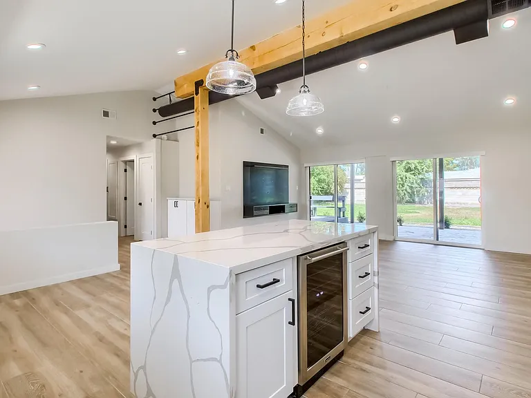 1402 W Berridge Ln — Photo 13