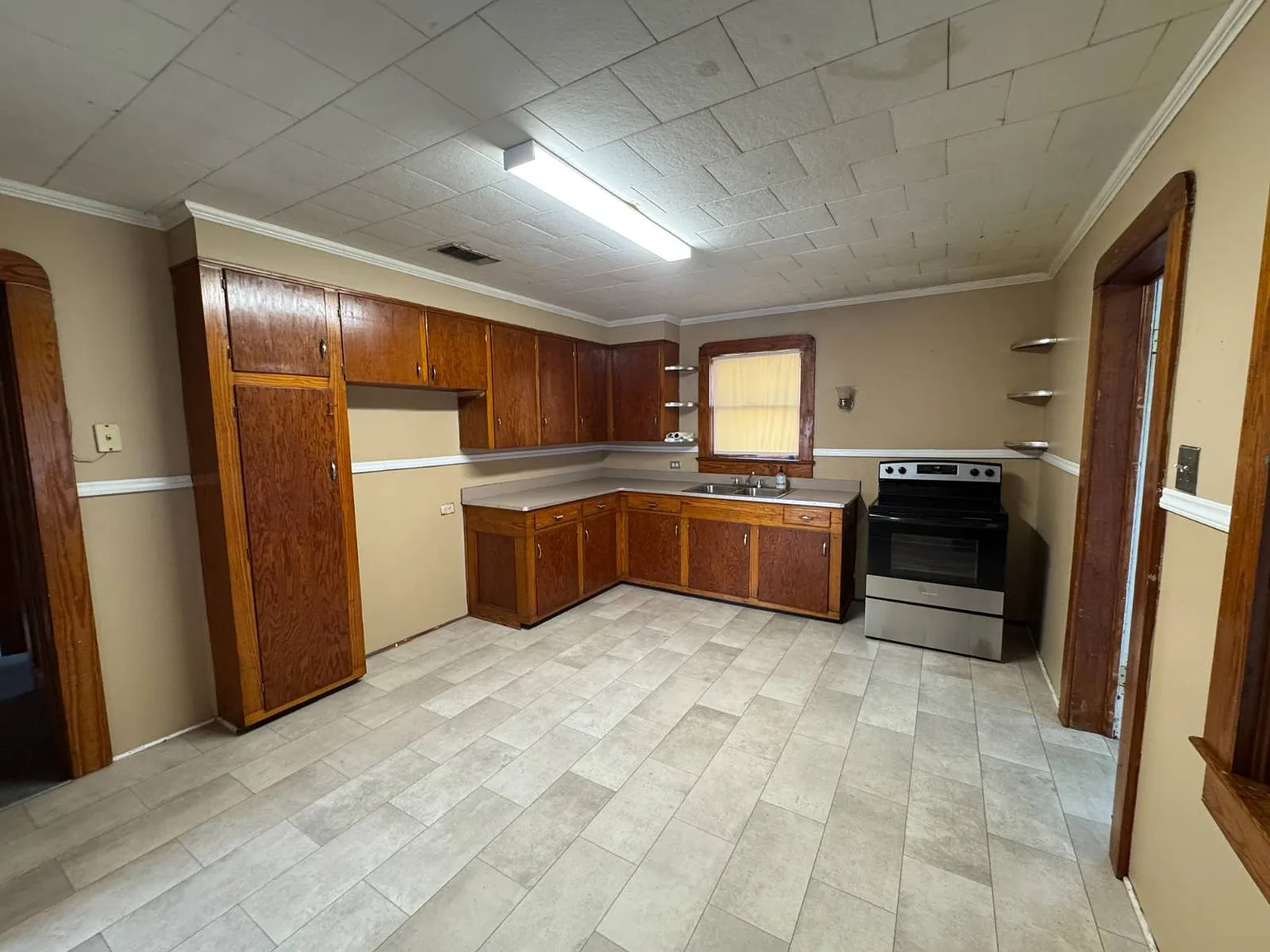 2 bed, 1.0 bath, 1000 sqft, $900 — Photo 2