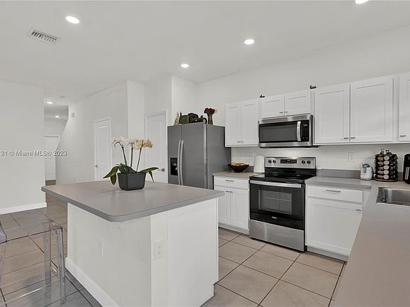 5th image of 1146 SW 6th Ave #1146