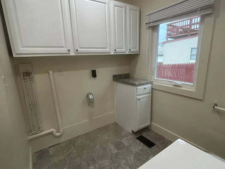 44 Geer St #1 — Photo 11