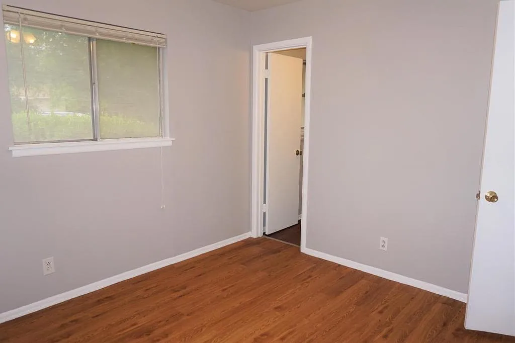 202 Brenda Drive — Photo 4