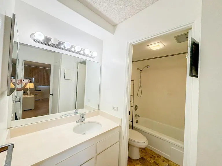 2240 Kuhio Ave #2505 — Photo 9