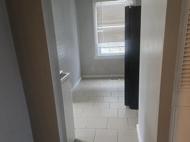 3004 Wyandotte Ave — Photo 5