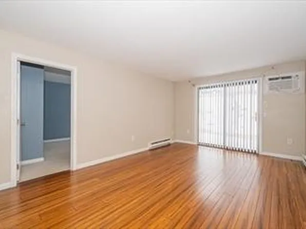 10 Wrentham Rd APT 114, Worcester, MA 01602