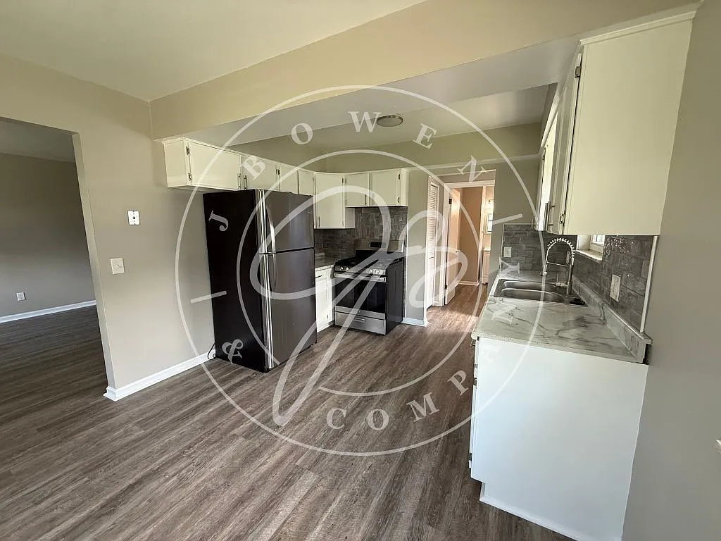 3 bed, 1.5 bath, 1075 sqft, $1,395 — Photo 4
